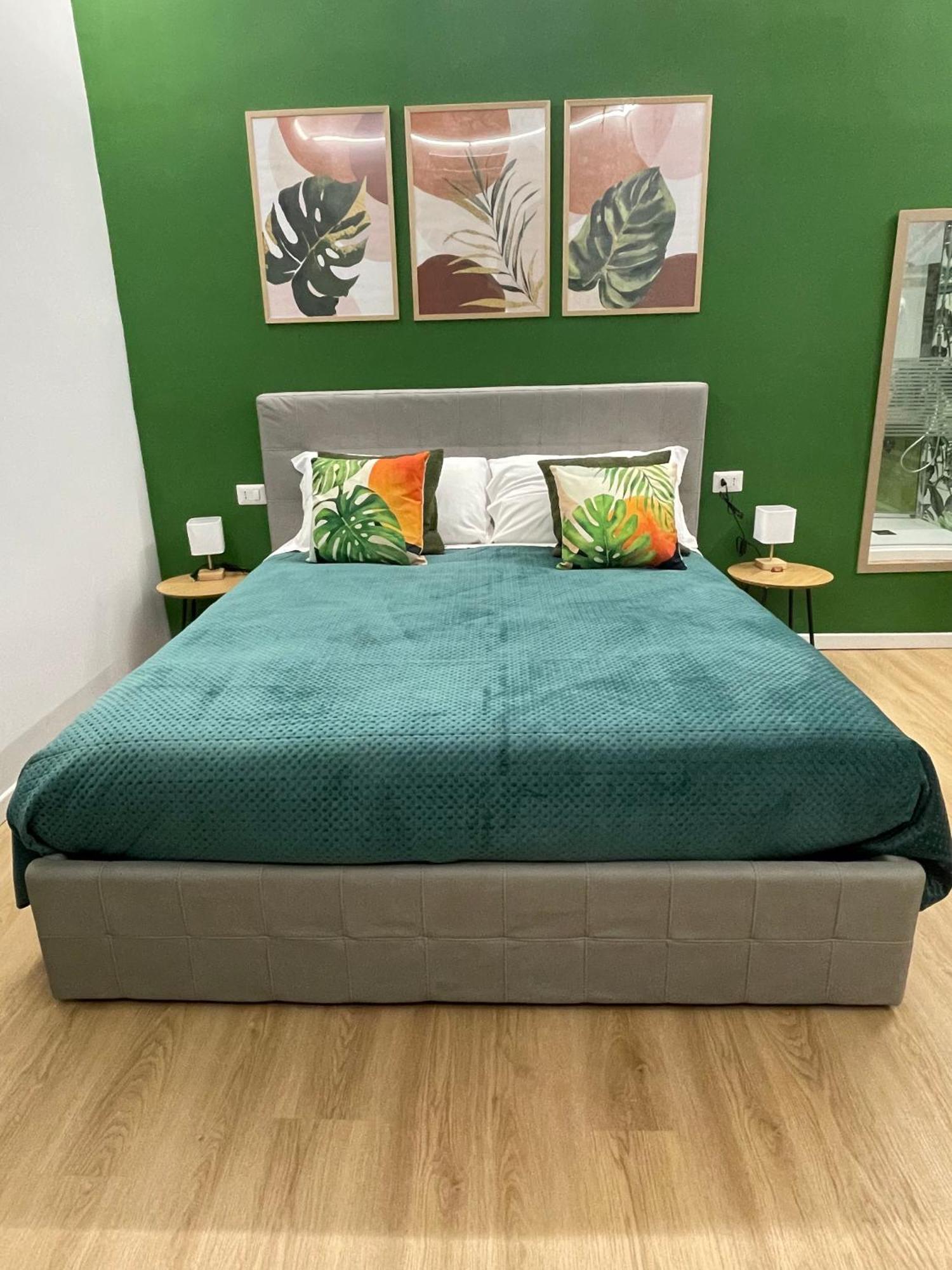Vomero And Deluxe Bed & Breakfast Naples